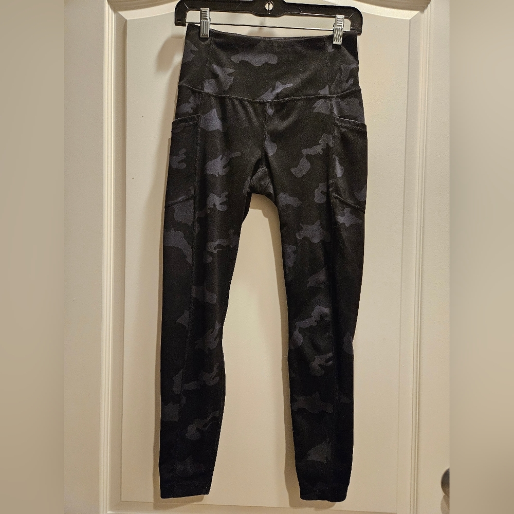 Yogalicious Lux High Waist Ankle Leggings Womens Small Black Camo 2 Side Pockets - Picture 1 of 8